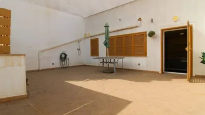 Penthouse + apartment in very good condition, located in one of the most exclusive areas of central Palma, Santa Catalina! This property has a surface area of 195m2 + terrace of 35m2 and is distributed as follows: entrance hall, large living room with access to a balcony, spacious dining room, independent kitchen with a large built-in wardrobe (possibility to convert into an open-plan kitchen with access to the dining room) and exit to the laundry room and pantry, 4 double bedrooms with built-in wardrobes and 2 full bathrooms. It also features an independent apartment on the fourth and last floor of the building, perfect for enjoying year-round on the terrace with family and friends or for giving independence to your children! This apartment is very well insulated and consists of a living/sleeping room with kitchen and pantry, full bathroom and a large terrace with storage room. The property is equipped with AC/CC cold/heat in all rooms, spotlight lighting, interior and exterior wooden joinery, and ceramic tile flooring. Located on the third floor without elevator, one flat per floor (3 neighbors in total) and community fees of 35. Includes a parking space in the adjacent building with easy access. Don't miss the opportunity to live in a stately home with many possibilities in a privileged area of Palma de Mallorca! Call us to request a visit; we will be happy to assist you![IW] photo 39