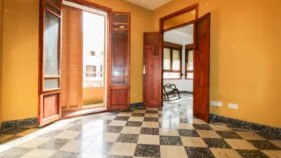 Penthouse + apartment in very good condition, located in one of the most exclusive areas of central Palma, Santa Catalina! This property has a surface area of 195m2 + terrace of 35m2 and is distributed as follows: entrance hall, large living room with access to a balcony, spacious dining room, independent kitchen with a large built-in wardrobe (possibility to convert into an open-plan kitchen with access to the dining room) and exit to the laundry room and pantry, 4 double bedrooms with built-in wardrobes and 2 full bathrooms. It also features an independent apartment on the fourth and last floor of the building, perfect for enjoying year-round on the terrace with family and friends or for giving independence to your children! This apartment is very well insulated and consists of a living/sleeping room with kitchen and pantry, full bathroom and a large terrace with storage room. The property is equipped with AC/CC cold/heat in all rooms, spotlight lighting, interior and exterior wooden joinery, and ceramic tile flooring. Located on the third floor without elevator, one flat per floor (3 neighbors in total) and community fees of 35. Includes a parking space in the adjacent building with easy access. Don't miss the opportunity to live in a stately home with many possibilities in a privileged area of Palma de Mallorca! Call us to request a visit; we will be happy to assist you![IW] photo 16