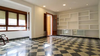 Penthouse + apartment in very good condition, located in one of the most exclusive areas of central Palma, Santa Catalina! This property has a surface area of 195m2 + terrace of 35m2 and is distributed as follows: entrance hall, large living room with access to a balcony, spacious dining room, independent kitchen with a large built-in wardrobe (possibility to convert into an open-plan kitchen with access to the dining room) and exit to the laundry room and pantry, 4 double bedrooms with built-in wardrobes and 2 full bathrooms. It also features an independent apartment on the fourth and last floor of the building, perfect for enjoying year-round on the terrace with family and friends or for giving independence to your children! This apartment is very well insulated and consists of a living/sleeping room with kitchen and pantry, full bathroom and a large terrace with storage room. The property is equipped with AC/CC cold/heat in all rooms, spotlight lighting, interior and exterior wooden joinery, and ceramic tile flooring. Located on the third floor without elevator, one flat per floor (3 neighbors in total) and community fees of 35. Includes a parking space in the adjacent building with easy access. Don't miss the opportunity to live in a stately home with many possibilities in a privileged area of Palma de Mallorca! Call us to request a visit; we will be happy to assist you![IW] photo 4
