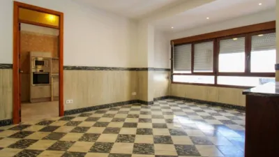 Penthouse + apartment in very good condition, located in one of the most exclusive areas of central Palma, Santa Catalina! This property has a surface area of 195m2 + terrace of 35m2 and is distributed as follows: entrance hall, large living room with access to a balcony, spacious dining room, independent kitchen with a large built-in wardrobe (possibility to convert into an open-plan kitchen with access to the dining room) and exit to the laundry room and pantry, 4 double bedrooms with built-in wardrobes and 2 full bathrooms. It also features an independent apartment on the fourth and last floor of the building, perfect for enjoying year-round on the terrace with family and friends or for giving independence to your children! This apartment is very well insulated and consists of a living/sleeping room with kitchen and pantry, full bathroom and a large terrace with storage room. The property is equipped with AC/CC cold/heat in all rooms, spotlight lighting, interior and exterior wooden joinery, and ceramic tile flooring. Located on the third floor without elevator, one flat per floor (3 neighbors in total) and community fees of 35. Includes a parking space in the adjacent building with easy access. Don't miss the opportunity to live in a stately home with many possibilities in a privileged area of Palma de Mallorca! Call us to request a visit; we will be happy to assist you![IW] photo 37