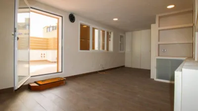 Penthouse + apartment in very good condition, located in one of the most exclusive areas of central Palma, Santa Catalina! This property has a surface area of 195m2 + terrace of 35m2 and is distributed as follows: entrance hall, large living room with access to a balcony, spacious dining room, independent kitchen with a large built-in wardrobe (possibility to convert into an open-plan kitchen with access to the dining room) and exit to the laundry room and pantry, 4 double bedrooms with built-in wardrobes and 2 full bathrooms. It also features an independent apartment on the fourth and last floor of the building, perfect for enjoying year-round on the terrace with family and friends or for giving independence to your children! This apartment is very well insulated and consists of a living/sleeping room with kitchen and pantry, full bathroom and a large terrace with storage room. The property is equipped with AC/CC cold/heat in all rooms, spotlight lighting, interior and exterior wooden joinery, and ceramic tile flooring. Located on the third floor without elevator, one flat per floor (3 neighbors in total) and community fees of 35. Includes a parking space in the adjacent building with easy access. Don't miss the opportunity to live in a stately home with many possibilities in a privileged area of Palma de Mallorca! Call us to request a visit; we will be happy to assist you![IW] photo 42