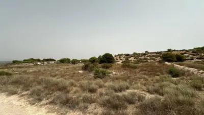 Terreno en venta en Matola-La Foia-Las Bayas-La Marina - Más