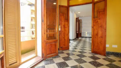 Penthouse + apartment in very good condition, located in one of the most exclusive areas of central Palma, Santa Catalina! This property has a surface area of 195m2 + terrace of 35m2 and is distributed as follows: entrance hall, large living room with access to a balcony, spacious dining room, independent kitchen with a large built-in wardrobe (possibility to convert into an open-plan kitchen with access to the dining room) and exit to the laundry room and pantry, 4 double bedrooms with built-in wardrobes and 2 full bathrooms. It also features an independent apartment on the fourth and last floor of the building, perfect for enjoying year-round on the terrace with family and friends or for giving independence to your children! This apartment is very well insulated and consists of a living/sleeping room with kitchen and pantry, full bathroom and a large terrace with storage room. The property is equipped with AC/CC cold/heat in all rooms, spotlight lighting, interior and exterior wooden joinery, and ceramic tile flooring. Located on the third floor without elevator, one flat per floor (3 neighbors in total) and community fees of 35. Includes a parking space in the adjacent building with easy access. Don't miss the opportunity to live in a stately home with many possibilities in a privileged area of Palma de Mallorca! Call us to request a visit; we will be happy to assist you![IW] photo 17