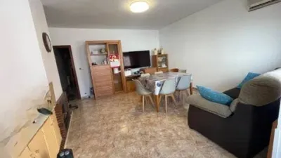 Piso en Llefià-Artigues photo 2