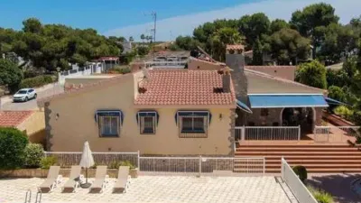 Chalet on Calle del Maestro Serrano photo 2
