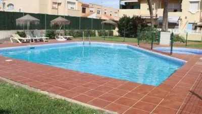 Top-floor apartment on Calle de la Alameda photo 3