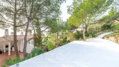 Chalet on Carrer de Eramprunyà photo 9