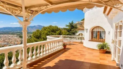 Villa on Carrer de Pau Vila photo 7