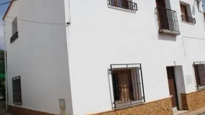 Terraced house on Calle de la Fuente del Oro photo 3