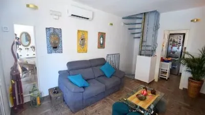 Terraced House on Carrer de l'Ensayo photo 2
