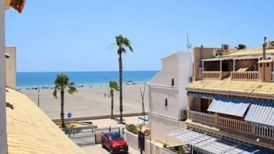 Terraced House on Carrer de l'Ensayo photo 16