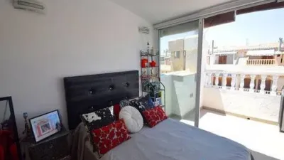 Terraced House on Carrer de l'Ensayo photo 18