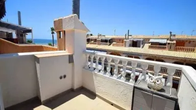 Terraced House on Carrer de l'Ensayo photo 15
