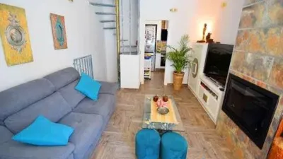 Terraced House on Carrer de l'Ensayo photo 5