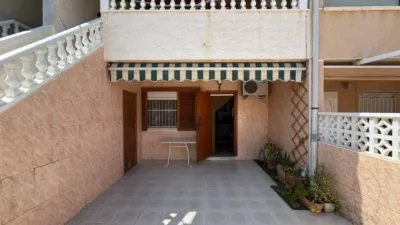 Bungalow for sale on Calle Urbano Arregui photo 3