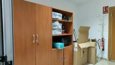 Oficina en alquiler en Centro-Villacerrada-Pajarita - Més