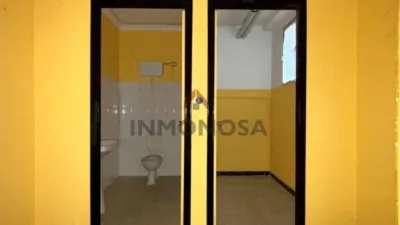 Local comercial en alquiler en Caranza - Més