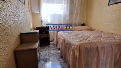 House for sale in Adra, Cercado area. 110m2 of surface area distributed as follows: ground floor: living room, separate kitchen, lounge/dining room, 1 bathroom and 4 bedrooms. First floor: 1 bedroom, terrace and laundry room. South-north orientation, entrance from two streets. photo 3