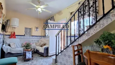 House for sale in Adra, Cercado area. 110m2 of surface area distributed as follows: ground floor: living room, separate kitchen, lounge/dining room, 1 bathroom and 4 bedrooms. First floor: 1 bedroom, terrace and laundry room. South-north orientation, entrance from two streets. photo 4