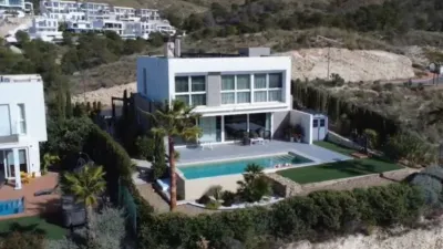 Chalet in Golf Bahía Urbanization photo 8