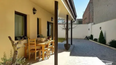Chalet en venta en Alagón, Alagón de 445.000 €