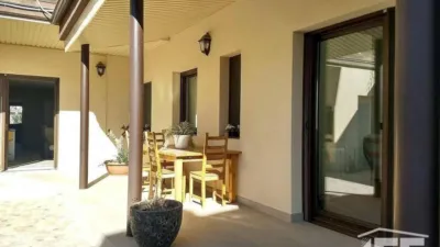 Chalet en venta en Alagón, Alagón de 445.000 €