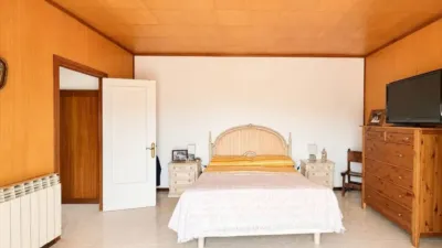 Chalet in Torrelles de Llobregat photo 23