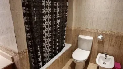 Habitación en alquiler en Joc de La Bola-Camps D'Esports, Joc de la Bola-Camps d'Esports (Lleida Capital) de 300 €<span>/mes</span>