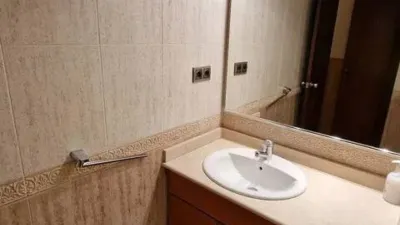 Habitación en alquiler en Joc de La Bola-Camps D'Esports, Joc de la Bola-Camps d'Esports (Lleida Capital) de 300 €<span>/mes</span>