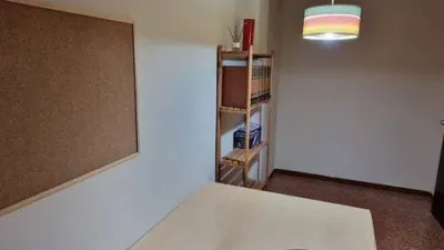 Habitación en alquiler en Joc de La Bola-Camps D'Esports, Joc de la Bola-Camps d'Esports (Lleida Capital) de 300 €<span>/mes</span>