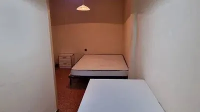 Habitación en alquiler en Joc de La Bola-Camps D'Esports, Joc de la Bola-Camps d'Esports (Lleida Capital) de 300 €<span>/mes</span>