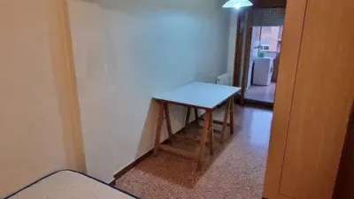 Habitación en alquiler en Joc de La Bola-Camps D'Esports, Joc de la Bola-Camps d'Esports (Lleida Capital) de 300 €<span>/mes</span>