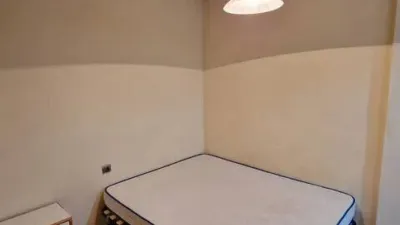 Habitación en alquiler en Joc de La Bola-Camps D'Esports, Joc de la Bola-Camps d'Esports (Lleida Capital) de 300 €<span>/mes</span>