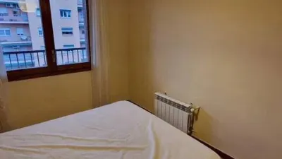 Habitación en alquiler en Joc de La Bola-Camps D'Esports, Joc de la Bola-Camps d'Esports (Lleida Capital) de 300 €<span>/mes</span>