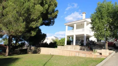 House in the Centre photo 2