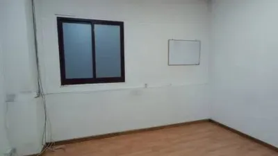 Local comercial en alquiler en Cambre - Més