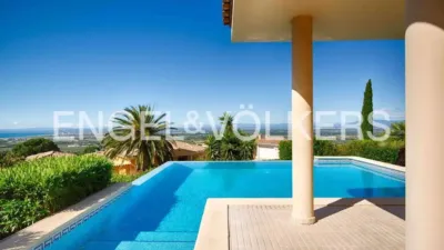 Chalet in Les Torroelles photo 2