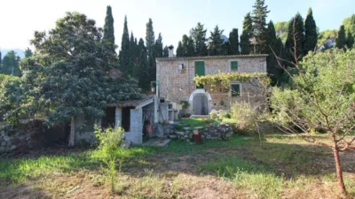 Rustic house on the street photo 2