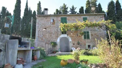 Rustic house on the street photo 3