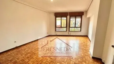Piso en alquiler en Plaza de Riego, Centro (Oviedo) de 1.700 €<span>/mes</span>