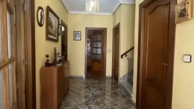 Chalet in Linares