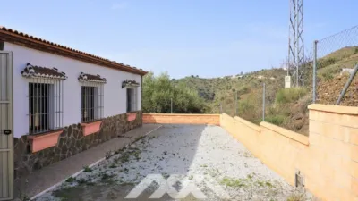 Chalet for sale in Sayalonga photo 4