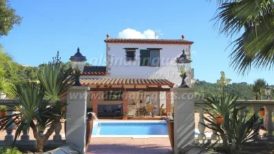Chalet in Urbanitzacions del Nord photo 2