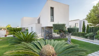 Villa in Golf Bahía Urbanization photo 27