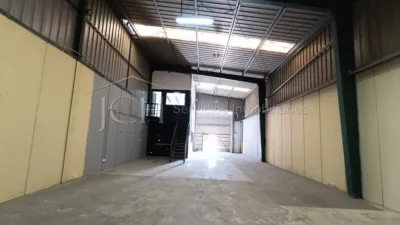 Nave industrial en alquiler en Las Lagunas, Las Lagunas (Mijas) de 2.500 €<span>/mes</span>