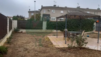 Casa adosada en alquiler en Montesol-Mejostilla, Montesol-Mejostilla (Cáceres Capital) de 900 €<span>/mes</span>