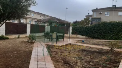 Casa adosada en alquiler en Montesol-Mejostilla, Montesol-Mejostilla (Cáceres Capital) de 900 €<span>/mes</span>