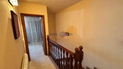 Duplex on street photo 8