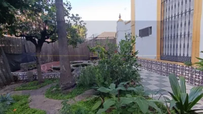 House in the Centre photo 2