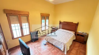 Chalet en alquiler en El Respirall-Santa Maria de Bonaire-El Racó, El Respirall-Santa Maria de Bonaire-El Racó (Alzira) de 1.700 €<span>/mes</span>